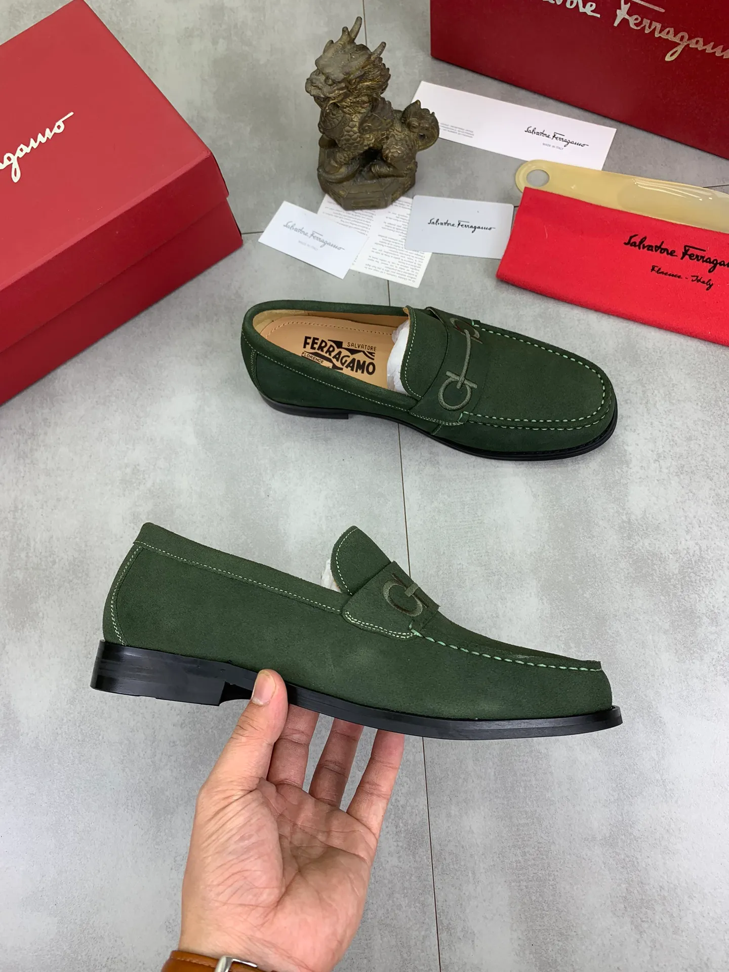 Men's Men's Shoes 💰P460💰[New Style] Water-dyed Niuli 🆘[Salvatore Ferragamo] Ferragamo's latest casual business leather shoes for men! Available at counters simultaneously! The fabric is made of specially imported original calfskin, the lining is made of imported water-dyed cowhide, and the original combination outsole is absolutely luxurious and leads the fashion trend. Matching code: 38-45; 5️⃣ colors available